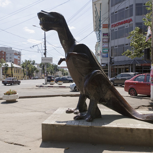 Памятник Динозавру фото