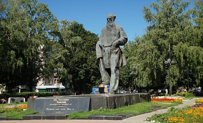Памятник Л.Н. Толстому фото