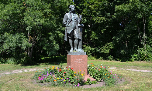 Памятник А.Т. Болотову фото