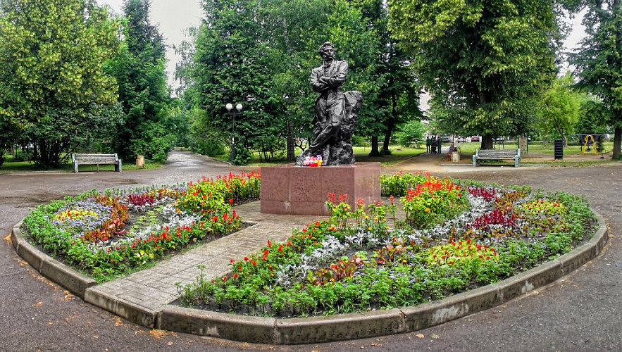 Памятник А.С. Пушкину г. Новомосковск фото 1