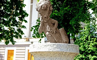 Памятник Хвосту