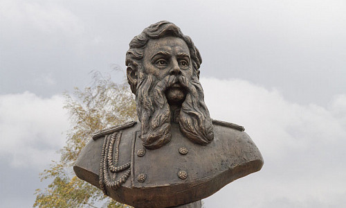 Памятник Алексею Павловичу Бобринскому фото
