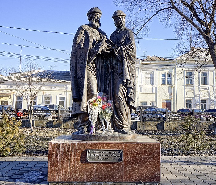 Памятник Петру и Февронии Муромским фото 2