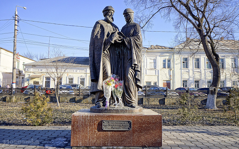 Памятник Петру и Февронии Муромским фото 2