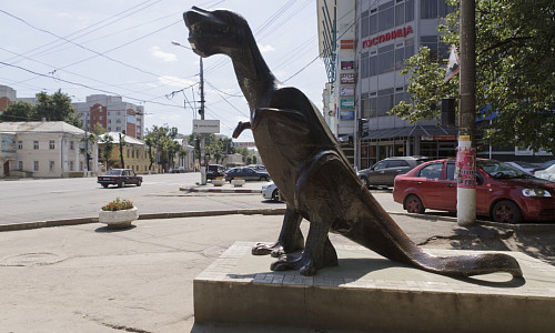 Памятник Динозавру фото