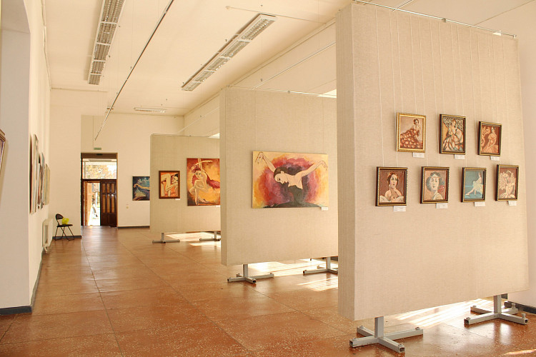 Выставочный зал фото 2