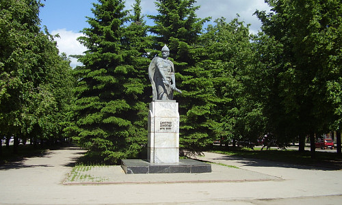 Памятник Дмитрию Донскому г. Новомосковск фото