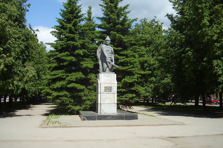 Памятник Дмитрию Донскому г. Новомосковск фото 1