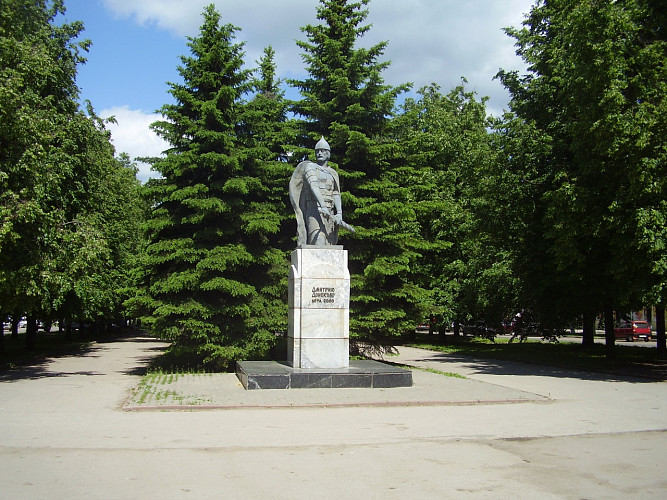 Памятник Дмитрию Донскому г. Новомосковск фото 1