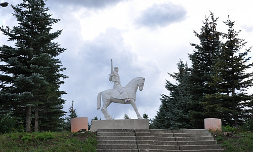 Памятник конногвардейцам генерала П.А. Белова фото