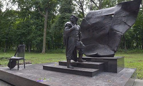 Памятник Игорю Талькову фото