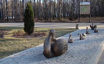 Скульптурная композиция «Лебединое озеро»